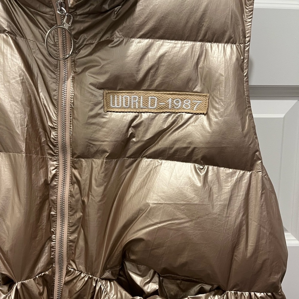 🌟🌟SHIMMERING GOLD METALLIC Puffer Vest/Coat🌟🌟 - Picture 2 of 7